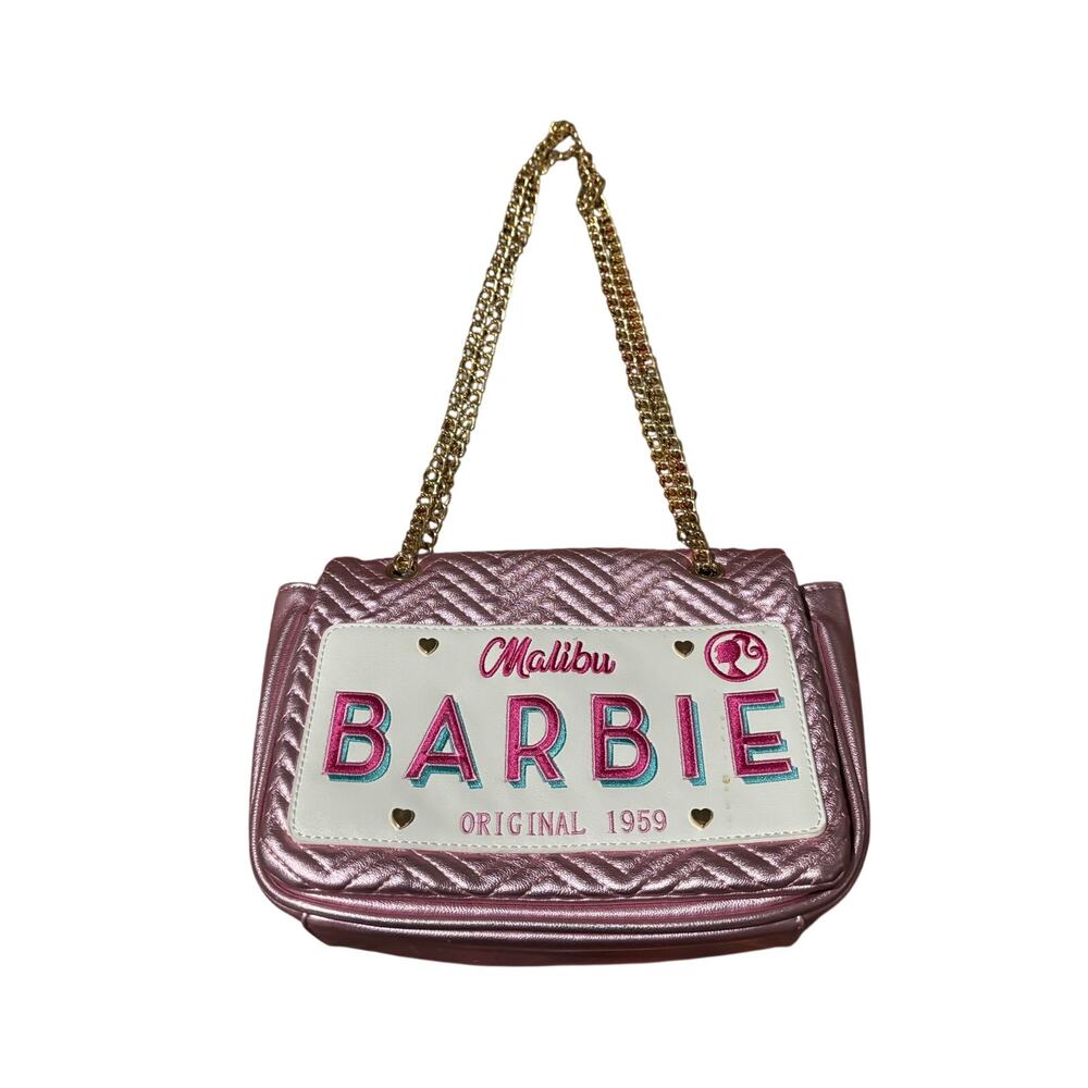 Malibu Barbie pink metallic
Gold Chain strap bag worn once euc